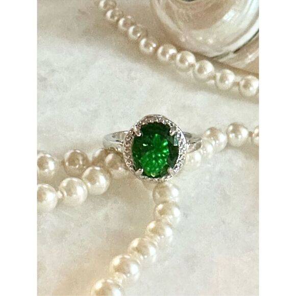Cubic zirconia oval cut emerald green ring size 9 - Picture 1 of 6